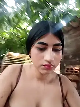 Snapshot of Julianiss chatting on 03-22-26, 03:37 Julianiss online show from 03-22-26, 03:37