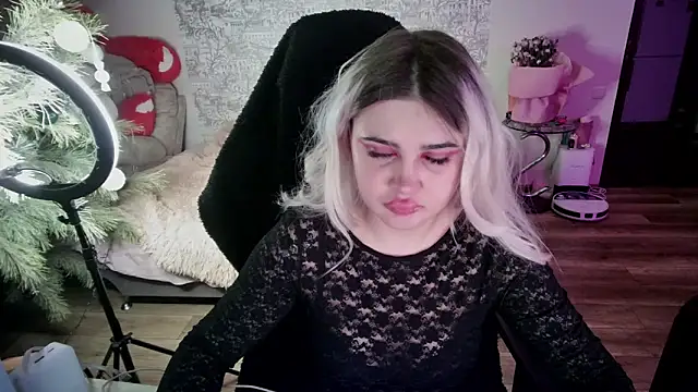 Snapshot of SlankyMic chatting on 02-25-26, 07:12 SlankyMic online show from 02-25-26, 07:12