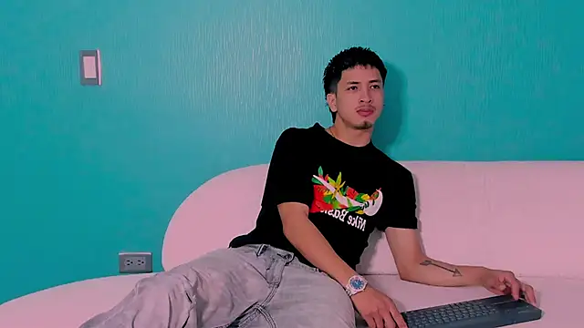 Snapshot of Youdoll_ chatting on 02-26-26, 01:32 Youdoll online show from 02-26-26, 01:32