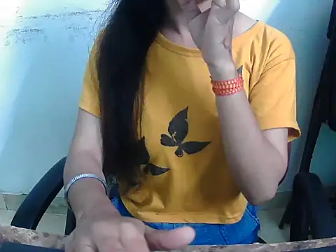 Snapshot of Hotsurbhi chatting on 03-07-26, 03:58 Hotsurbhi online show from 03-07-26, 03:58
