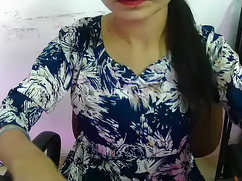 Snapshot of Hotsurbhi chatting on 03-12-26, 04:18 Hotsurbhi online show from 03-12-26, 04:18