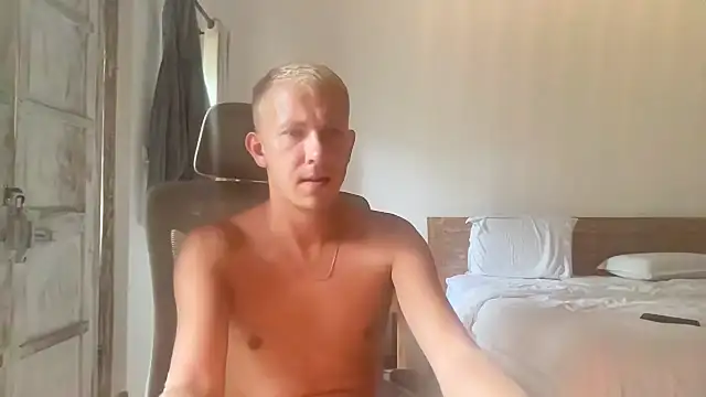 Snapshot of Anton_blond chatting on 02-18-26, 05:36 Anton blond online show from 02-18-26, 05:36