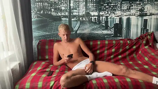 Snapshot of Anton_blond chatting on 04-28-26, 07:57 Anton blond online show from 04-28-26, 07:57