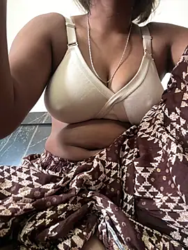 Snapshot of meenu_cuties chatting on 05-01-26, 05:01 meenu cuties online show from 05-01-26, 05:01