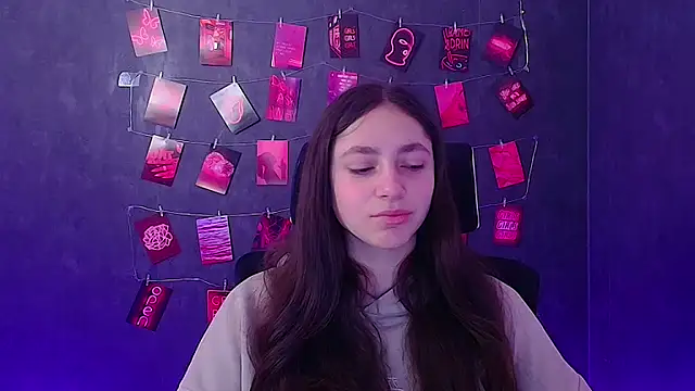KissMeJulia online show from 03-18-26, 06:27