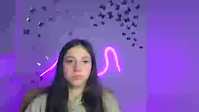 KissMeJulia online show from 04-18-26, 05:50