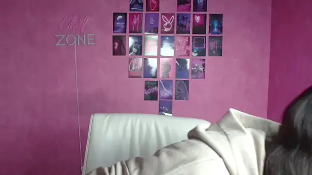 Snapshot of KissMeJulia chatting on 05-15-26, 05:25 KissMeJulia online show from 05-15-26, 05:25
