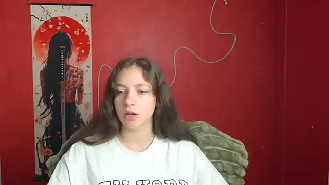 Snapshot of KissMeJulia chatting on 05-18-26, 05:35 KissMeJulia online show from 05-18-26, 05:35