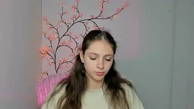 Snapshot of KissMeJulia chatting on 06-17-26, 11:12 KissMeJulia online show from 06-17-26, 11:12