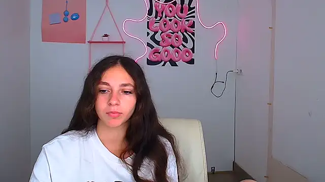 KissMeJulia online show from 08-04-26, 05:32