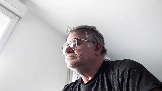 Snapshot of Vieux_pervert chatting on 03-03-26, 08:20 Vieux pervert online show from 03-03-26, 08:20