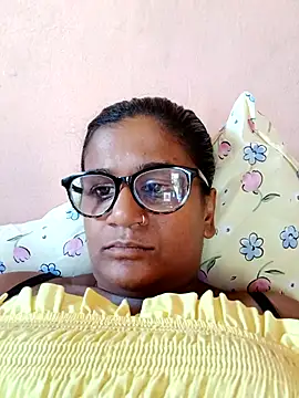 Snapshot of indianstrawberrylips4u chatting on 02-21-26, 09:32 indianstrawberrylips4u online show from 02-21-26, 09:32