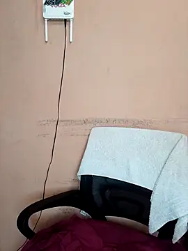 indianstrawberrylips4u online show from 04-14-26, 05:24