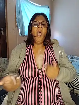 Snapshot of indianstrawberrylips4u chatting on 06-01-26, 06:48 indianstrawberrylips4u online show from 06-01-26, 06:48