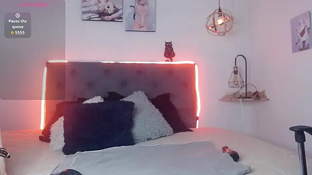 CHERRY DARCK online show from 04-14-26, 03:40