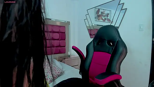 Snapshot of IrisBlume chatting on 02-21-26, 12:06 IrisBlume online show from 02-21-26, 12:06