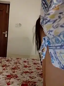 Snapshot of cute_girl_29 chatting on 06-12-26, 04:28 cute girl 29 online show from 06-12-26, 04:28