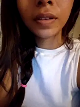 Snapshot of cute_girl_29 chatting on 08-06-26, 08:05 cute girl 29 online show from 08-06-26, 08:05