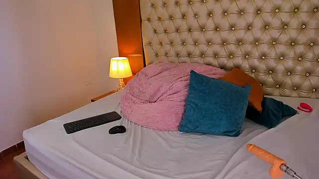 IsabellaaLux  online show from 04-02-26, 08:28