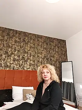 Snapshot of LaireeFelini chatting on 02-21-26, 07:04 LaireeFelini online show from 02-21-26, 07:04