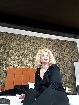 Snapshot of LaireeFelini chatting on 02-28-26, 07:59 LaireeFelini online show from 02-28-26, 07:59