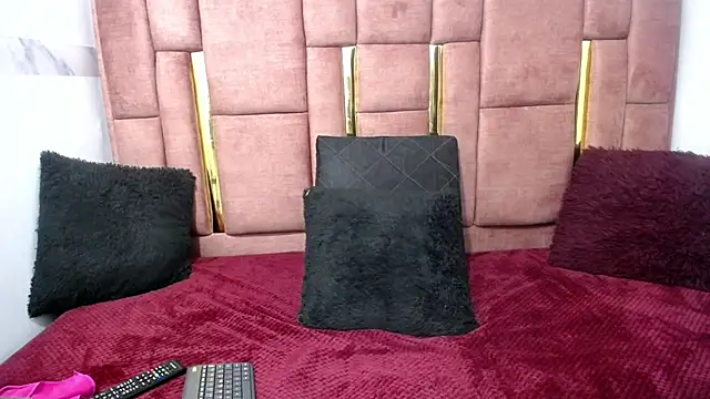 SKARLET KOVA online show from 04-16-26, 12:17