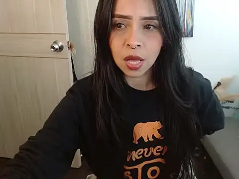 Snapshot of Pauliha chatting on 02-25-26, 05:00 Pauliha online show from 02-25-26, 05:00