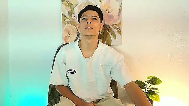 Snapshot of Eliassalvatore_ chatting on 05-22-26, 02:12 Eliassalvatore online show from 05-22-26, 02:12