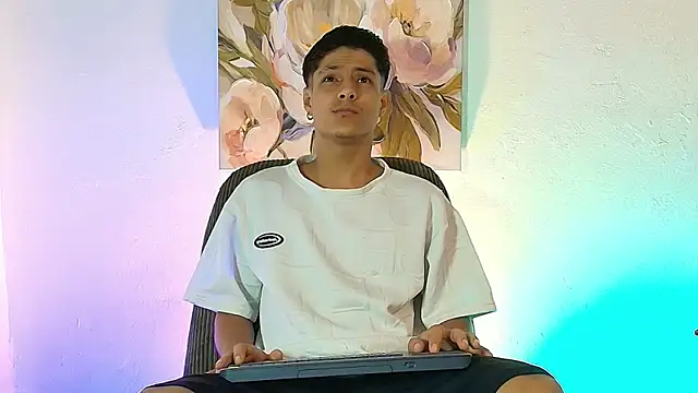 Snapshot of Eliassalvatore_ chatting on 06-30-26, 01:12 Eliassalvatore online show from 06-30-26, 01:12