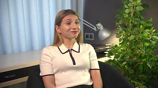 Snapshot of SuAvison chatting on 02-21-26, 08:37 SuAvison online show from 02-21-26, 08:37