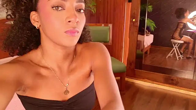 Snapshot of Rolyloren_ chatting on 02-27-26, 03:56 Rolyloren online show from 02-27-26, 03:56