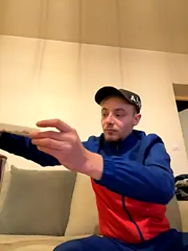 Snapshot of Crevette311 chatting on 11-22-25, 04:06 Crevette311 online show from 11-22-25, 04:06