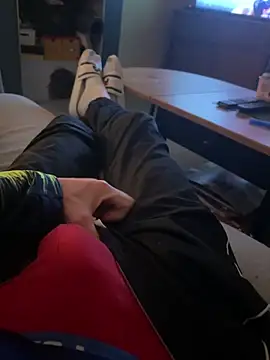 Snapshot of Crevette311 chatting on 11-29-25, 11:30 Crevette311 online show from 11-29-25, 11:30