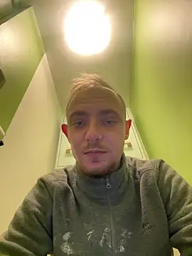 Snapshot of Crevette311 chatting on 01-06-26, 02:32 Crevette311 online show from 01-06-26, 02:32