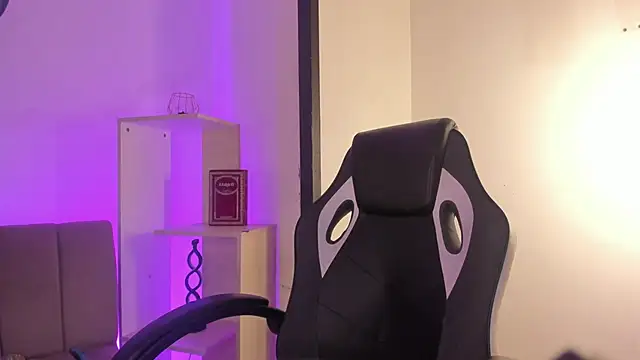 Snapshot of MelLove_ chatting on 02-26-26, 09:25 MelLove online show from 02-26-26, 09:25