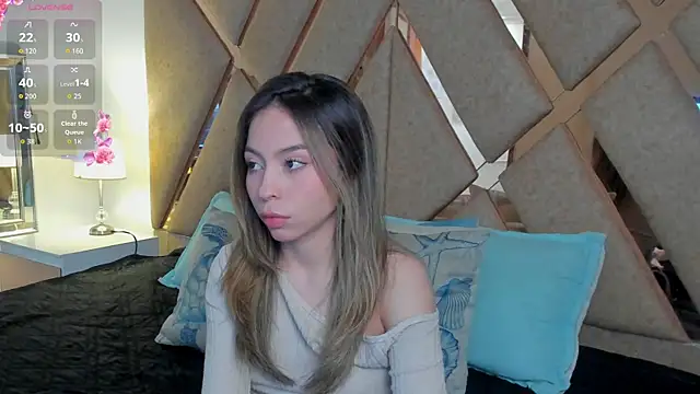 Snapshot of LuuluBerry chatting on 06-12-26, 08:08 LuuluBerry online show from 06-12-26, 08:08