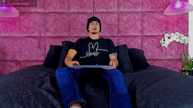 Snapshot of SharonTygaX chatting on 02-19-26, 04:19 SharonTygaX online show from 02-19-26, 04:19