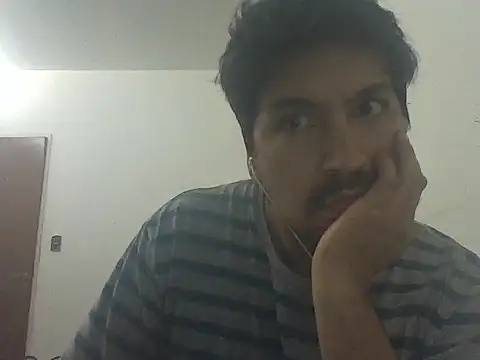 Snapshot of LeCorbu10 chatting on 04-10-26, 04:39 LeCorbu10 online show from 04-10-26, 04:39