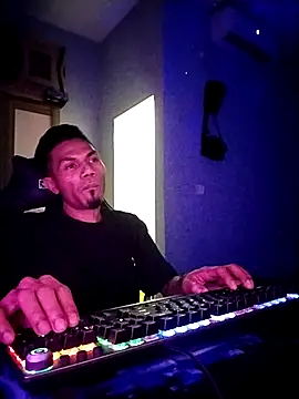 Snapshot of UcEng_Lab chatting on 03-01-26, 06:32 UcEng Lab online show from 03-01-26, 06:32