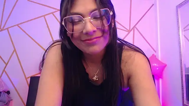 Snapshot of yvanna__smith chatting on 02-25-26, 04:11 yvanna smith online show from 02-25-26, 04:11