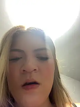 Snapshot of meggan___ chatting on 03-01-26, 09:00 meggan online show from 03-01-26, 09:00