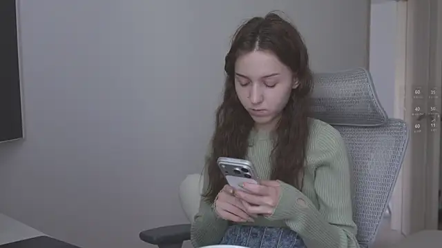 Snapshot of monnymoonn chatting on 06-18-26, 06:46 monnymoonn online show from 06-18-26, 06:46