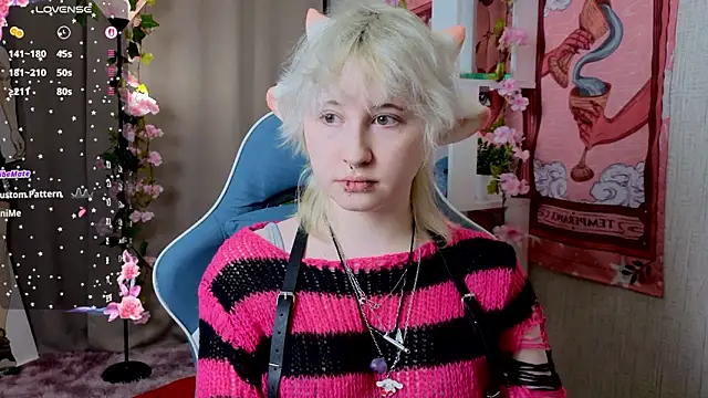 Snapshot of May_leaf chatting on 02-26-26, 12:53 May leaf online show from 02-26-26, 12:53