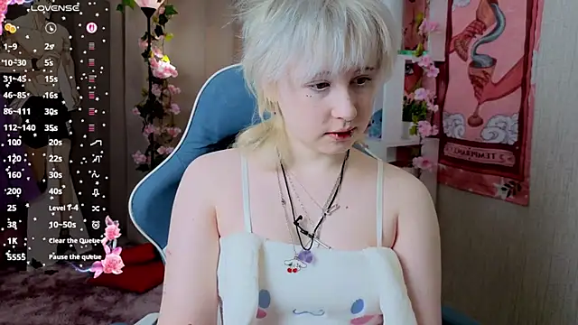 Snapshot of May_leaf chatting on 03-01-26, 05:42 May leaf online show from 03-01-26, 05:42