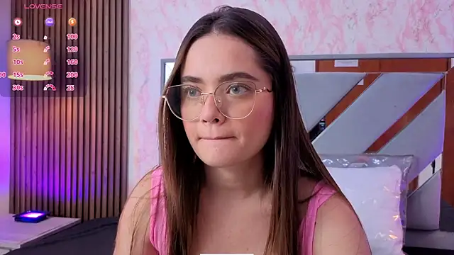 Snapshot of LittleeSara18 chatting on 03-20-26, 11:15 LittleeSara18 online show from 03-20-26, 11:15