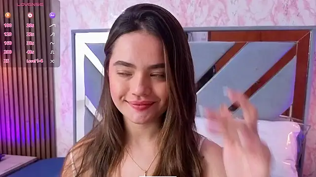 Snapshot of LittleeSara18 chatting on 04-12-26, 11:15 LittleeSara18 online show from 04-12-26, 11:15