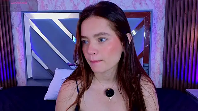 Snapshot of LittleeSara18 chatting on 06-02-26, 11:23 LittleeSara18 online show from 06-02-26, 11:23