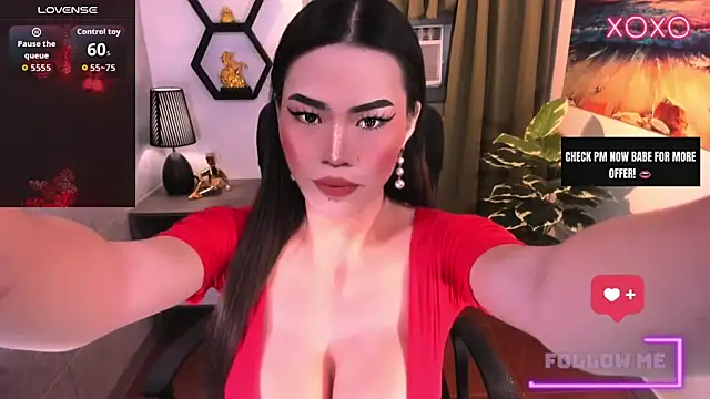 Snapshot of HugeSurpriseLianeTs chatting on 04-20-26, 05:37 HugeSurpriseLianeTs online show from 04-20-26, 05:37