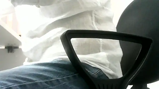 Snapshot of gitano697 chatting on 06-18-26, 01:59 gitano697 online show from 06-18-26, 01:59