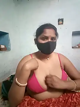 Snapshot of Meena73 chatting on 02-20-26, 02:50 Meena73 online show from 02-20-26, 02:50